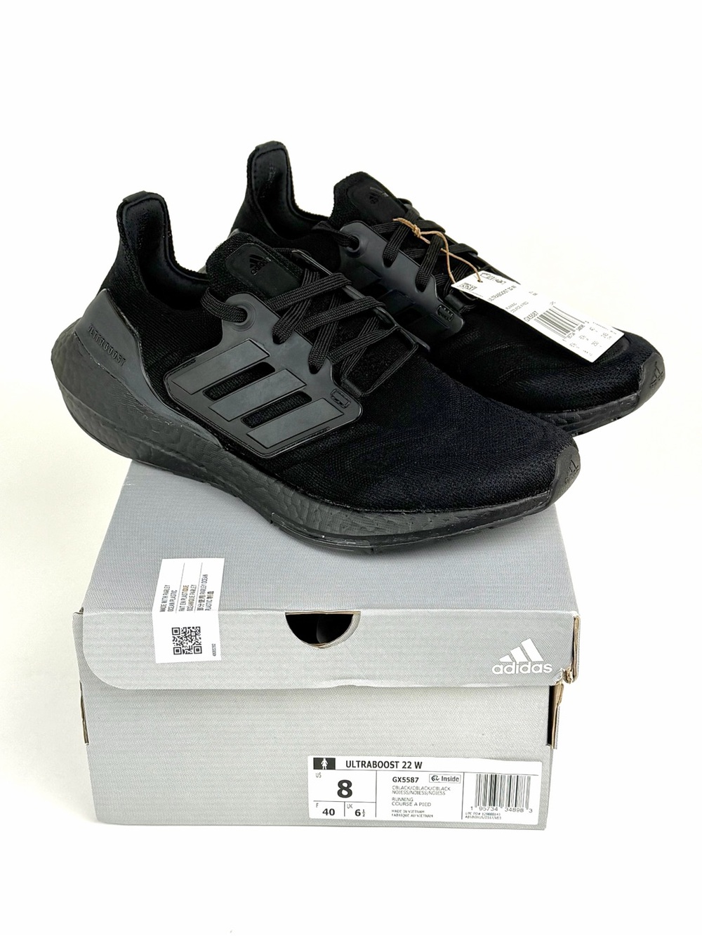 Adidas Ultraboost 22 W, NWT, in box.